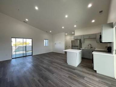 Main picture of 920 Shoofly St