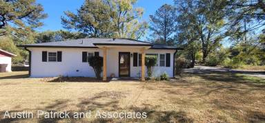 Main picture of 17 Lindsey Dr