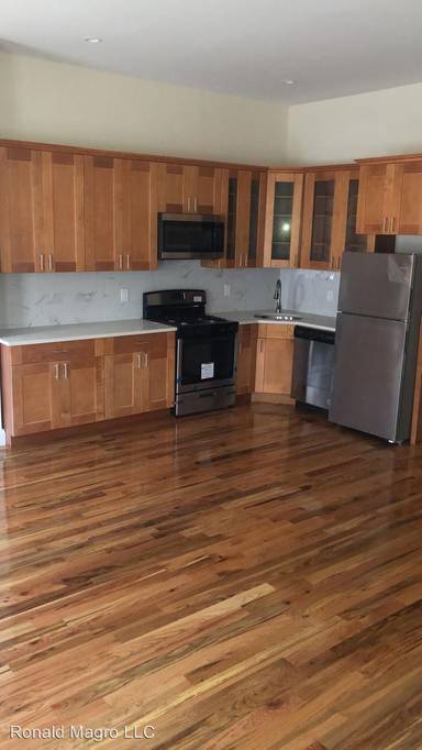 Main picture of 780 Morris Park Ave