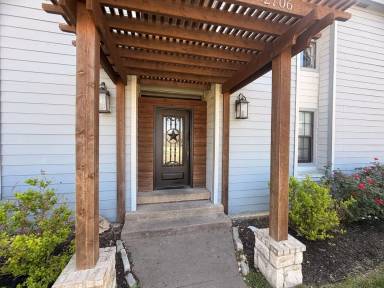 Main picture of 2706 Reagan St