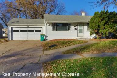 Main picture of 1912 E 7th St