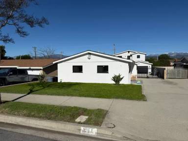 Main picture of 1051 E Badillo St