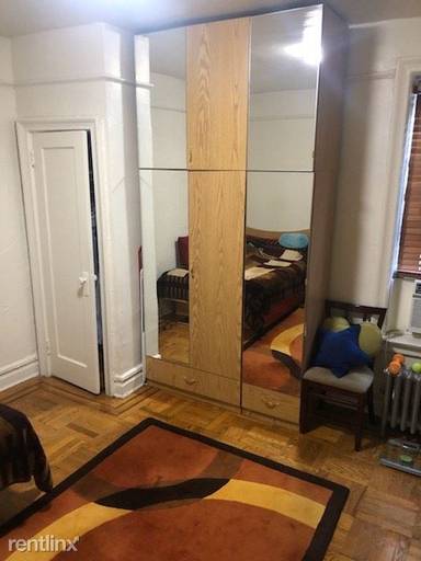 Main picture of 1432 W 5th St