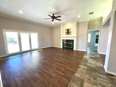 Main picture of 209 Sooner St