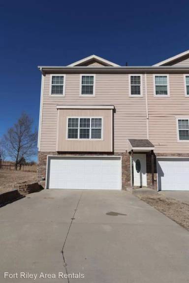 Main picture of 2204 Thompson Dr