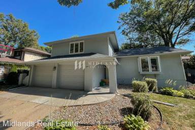 Main picture of 2017 S 145th Ave