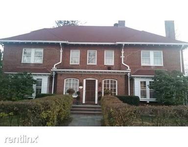 Main picture of 214 Commonwealth Ave