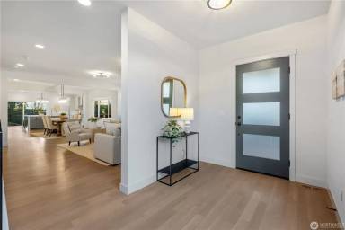 Main picture of 10317 Sand Point Way NE