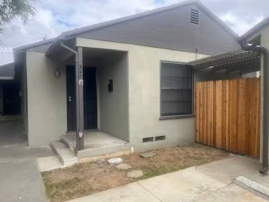 Main picture of 320 S Clark St