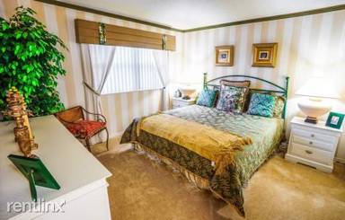 Main picture of 13940 Pines Blvd