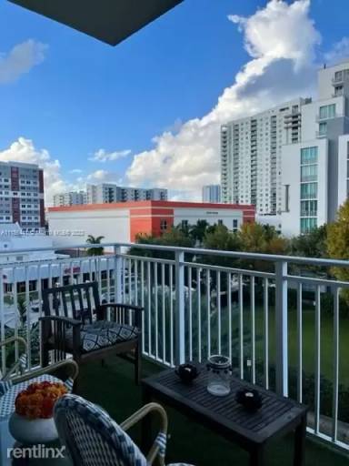 Main picture of Uptown Lofts Condo
