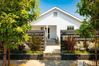 Main picture of 653 Vernon Ave