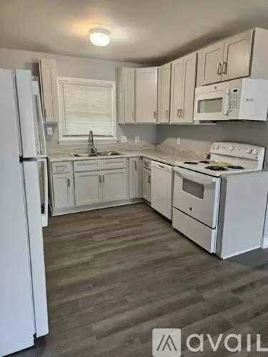 Main picture of 1719 Russell Ave
