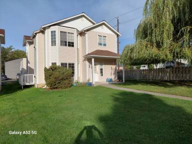 Main picture of 2445 Undine St