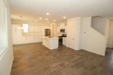 Main picture of 651 Farmhouse Ln