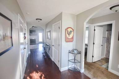 Main picture of 716 Elm St
