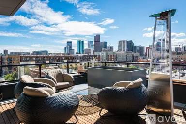 Main picture of 2461 S Broadway