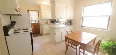Main picture of 7047 Milwaukee Ave