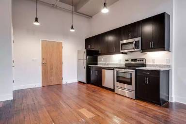 Main picture of 17 W Main St
