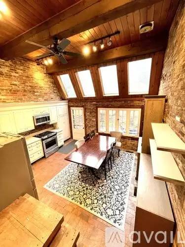 Main picture of 415 Jefferson St