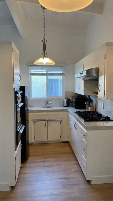 Main picture of 1401 Manhattan Beach Blvd