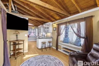 Main picture of 3434 Madison St