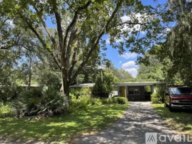 Main picture of 1128 NE 20th Pl
