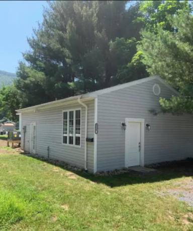 Main picture of 1754 Maple Ave