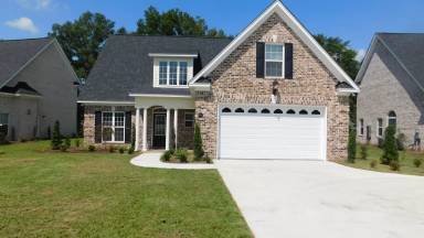 Main picture of 1600 3rd Loop Rd