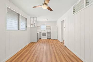 Main picture of 2453 Kapiolani Blvd