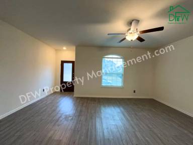 Main picture of 2112 Silver Charm Ln
