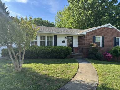 Main picture of 2810 Deerwood Dr