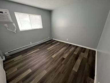 Main picture of 2342 Beechmont Ave