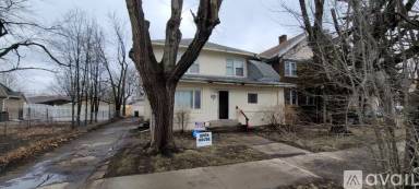 Main picture of 311 E Harrison St