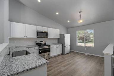 Main picture of 3866 Watertown St