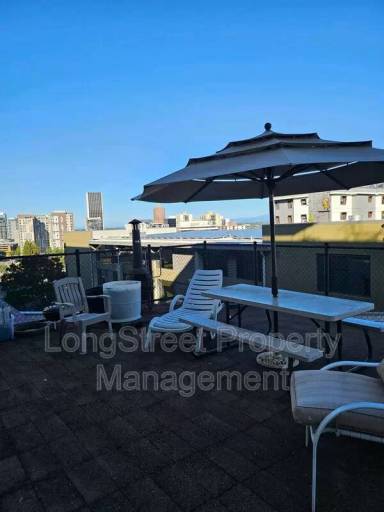 Main picture of 772 SW Broadway Dr