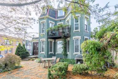 Main picture of 1371 N High St