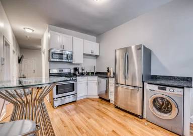 Main picture of 2724 W Division St