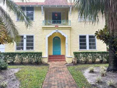 Main picture of 1852 Washington St