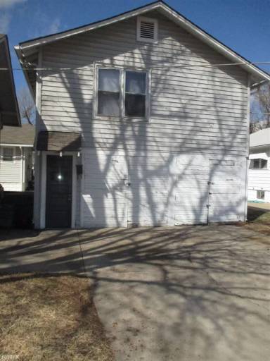 Main picture of 2460 W Martha St