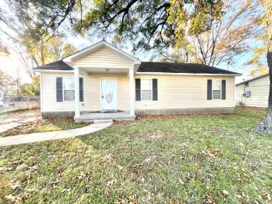 Main picture of 97 Pecan St