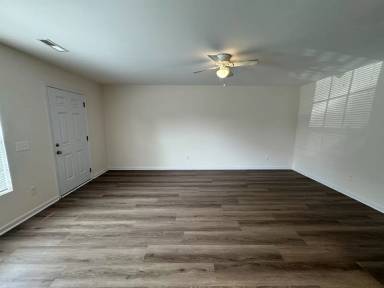 Main picture of 407 Edwards Ave