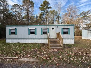 Main picture of 631 Holly Shelter Rd