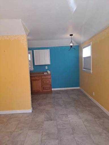Main picture of 323 1/2 E Orman Ave