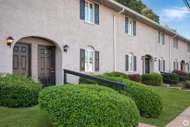 Main picture of Broadway Townhomes