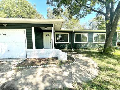 Main picture of 11621 Strand St