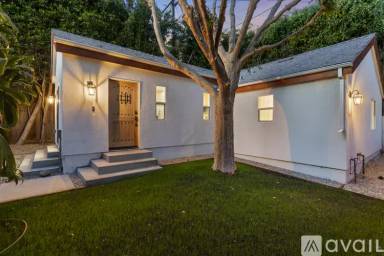 Main picture of 225 E 64th Pl