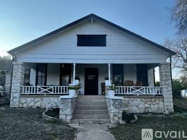 Main picture of 307 W 4th St