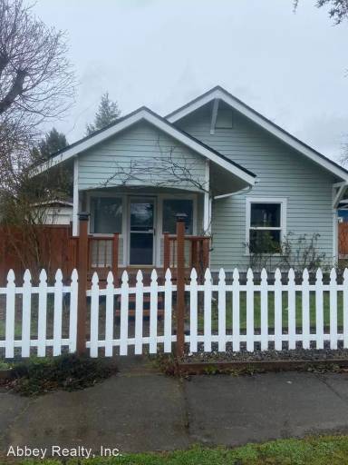 Main picture of 902 Garrison St NE