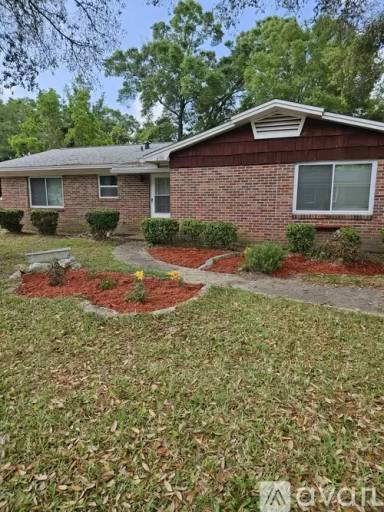 Main picture of 6331 Mockingbird Ln